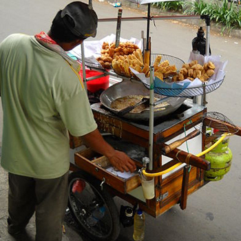 450px-Penjual_Gorengan_by_Taman Renyah